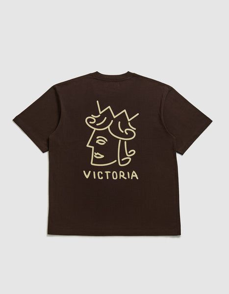 Victoria - Queenhead Logo S/S Tee [BROWN]